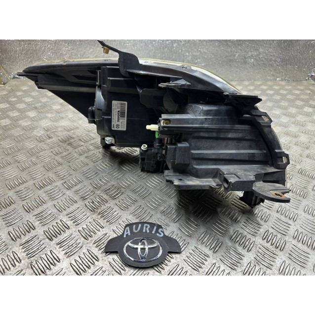 Фара левая Toyota Auris (2006-2012) 8115002470  8117002470