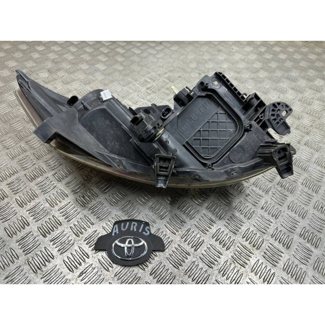 Фара левая Toyota Auris (2006-2012) 8115002470  8117002470