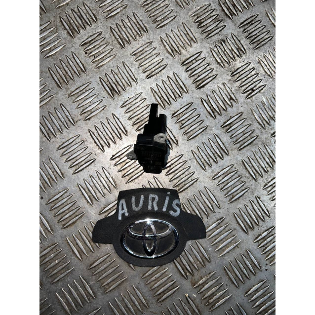 Расходомер датчик потока воздуха Toyota Auris (2006-2012) 1,3 2220437010 2220437020