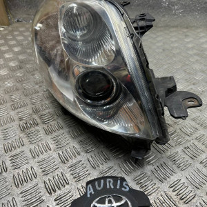 Фара правая Toyota Auris (2006-2012) 8113002470