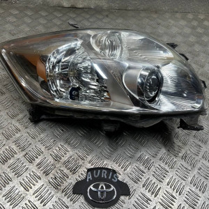 Фара правая Toyota Auris (2006-2012) 8113002470