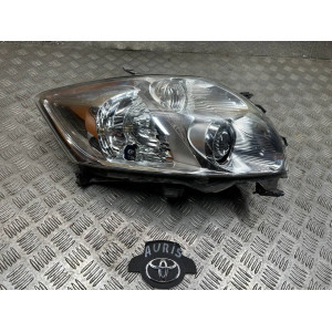 Фара правая Toyota Auris (2006-2012) 8113002470