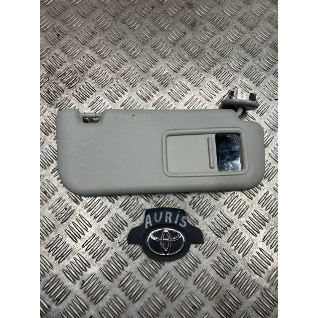 Козырек солнцезащитный Toyota Auris (2006-2012) 7431012A60B0 R