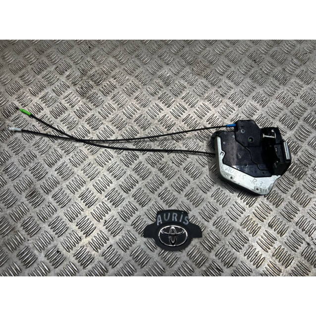 Замок двери задний правый Toyota Auris (2006-2012) 6905002180 6905002240
