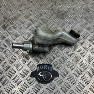 Цилиндр тормозной главный Toyota Auris 1,3 (2006-2012) 4720109520 *правый руль