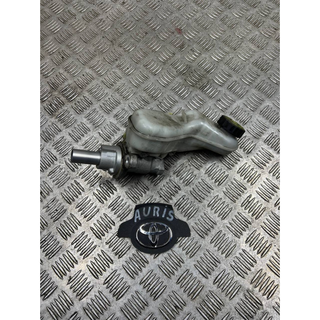 Цилиндр тормозной главный Toyota Auris 1,3 (2006-2012) 4720109520 *правый руль
