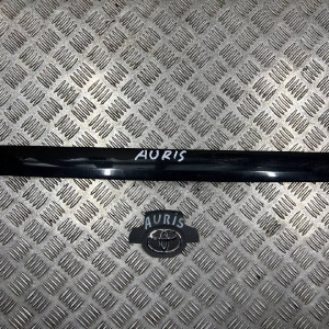 Накладка крышка багажника Toyota Auris (2006-2010) 7680102250