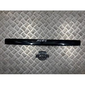 Накладка крышка багажника Toyota Auris (2006-2010) 7680102250