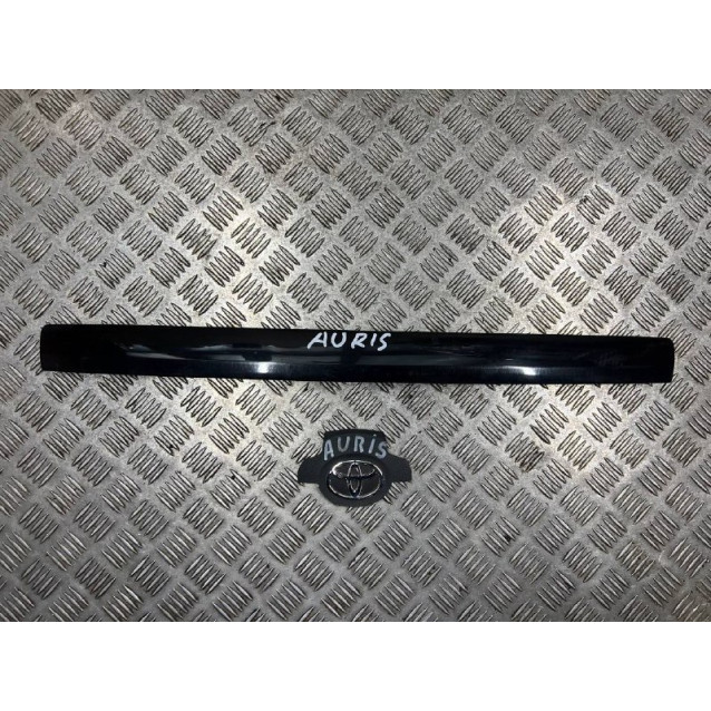 Накладка крышка багажника Toyota Auris (2006-2010) 7680102250