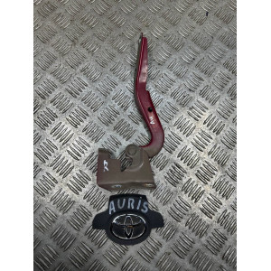 Петля капота права Toyota Auris (2006-2012) 5341002100