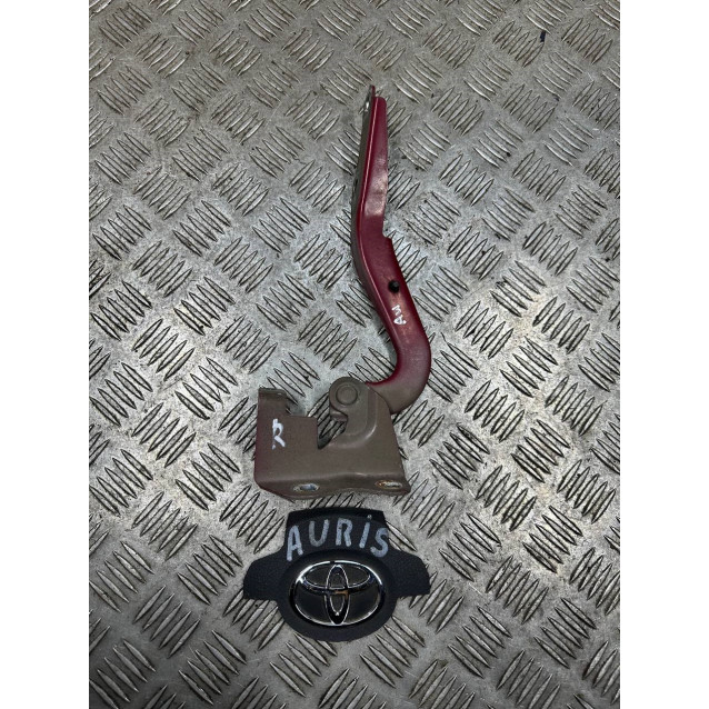 Петля капота права Toyota Auris (2006-2012) 5341002100