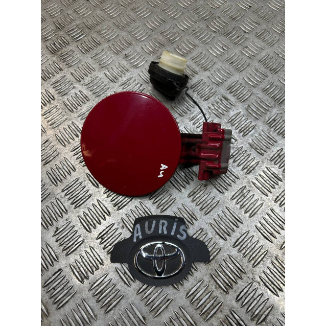 Лючок бензобака Toyota Auris (2006-2012) 7735005010