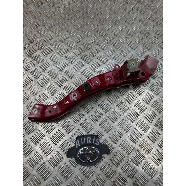 Кронштейн крепление фары окуляр Toyota Auris (2006-2012) 5320202040 *правый