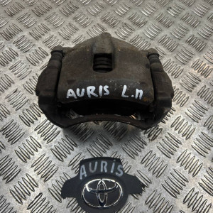 Супорт передній лівий Toyota Auris (2006-2012) 4775002340