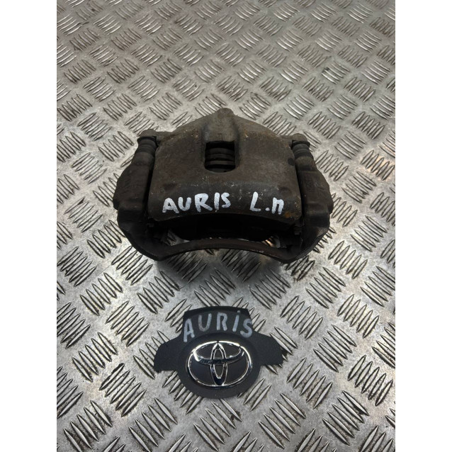 Супорт передній лівий Toyota Auris (2006-2012) 4775002340