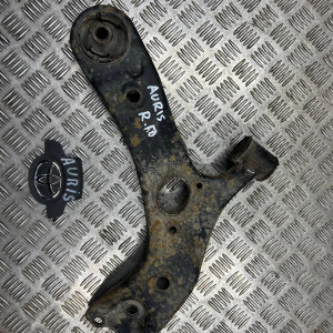 Рычаг передний правый Toyota Auris (2006-2012) 4806812300