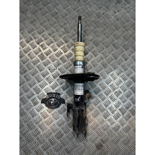 Амортизатор передний правый Toyota Auris (06-12) 4851009R60