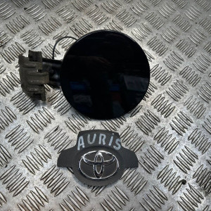 Лючок бензобака Toyota Auris (2006-2012) 7735005010