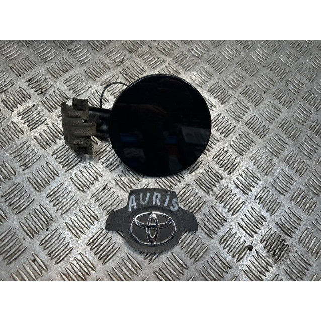 Лючок бензобака Toyota Auris (2006-2012) 7735005010
