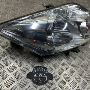 Фара права Toyota Auris (06-12) 8113002470 *дефект