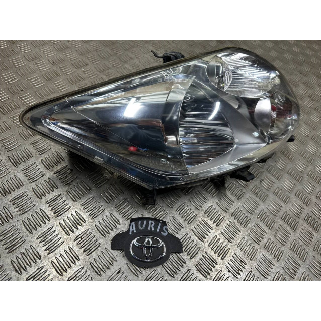 Фара права Toyota Auris (06-12) 8113002470 *дефект