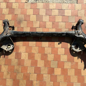 Балка задней подвески Toyota Auris (2006-2012) 4210102260 4210102270