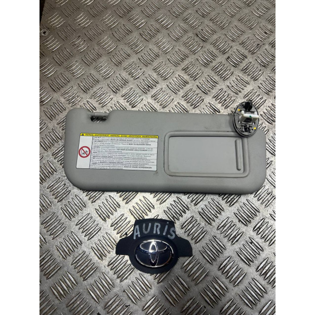 Козырек солнцезащитный Toyota Auris (2006-2012) 7431012A60B0 R