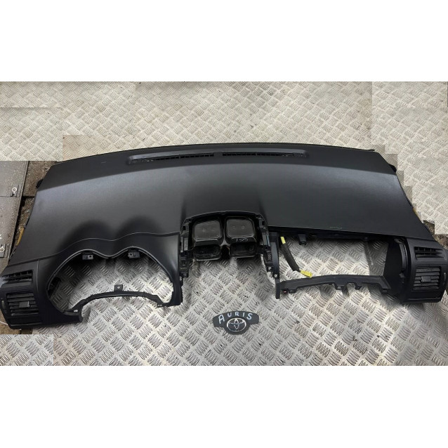 Торпедо накладка Toyota Auris (2006-2012) 5530202170 