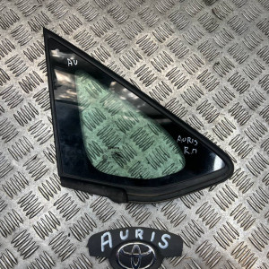 Стекло двери переднее правое (форточка) Toyota Auris (2006-2012) 6211012010 6211002010