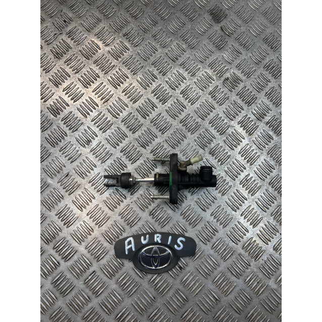 Цилиндр сцепления главный Toyota Auris (2006-2012) 3142012030 3142002031