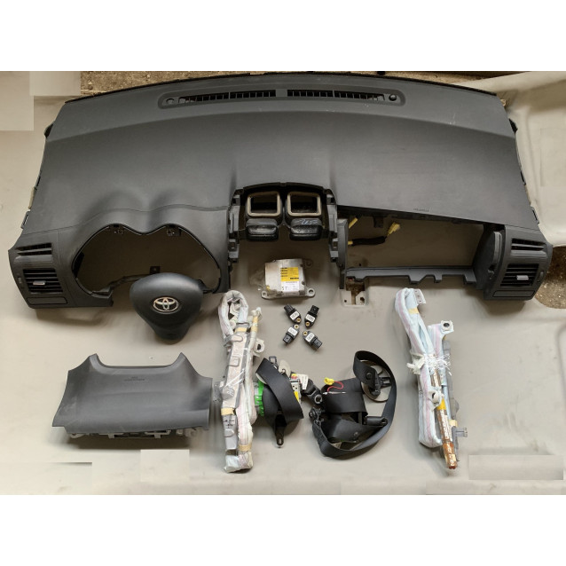 Торпедо з подушкою безпеки Toyota Auris (2006-2012) 