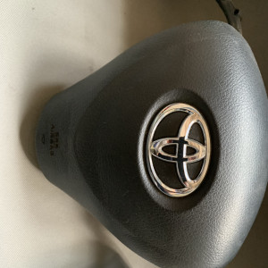 Подушка безпеки кермо Toyota Auris (2006-2012) 4513002290B0