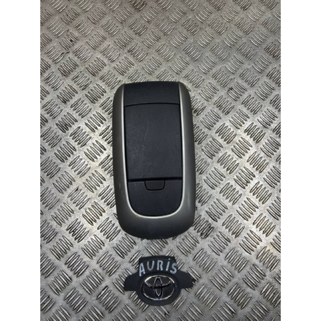 Подлокотник Toyota Auris (2006-2012) 5891002040BO
