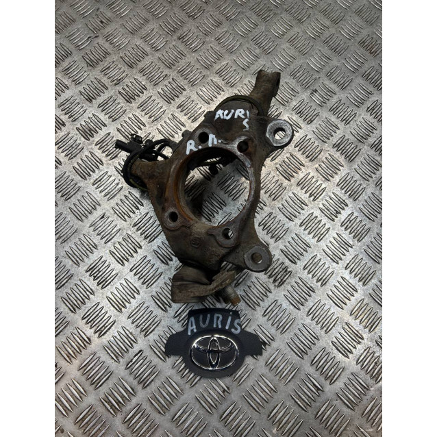 Кулак поворотный правый (цапфа) под ABS Toyota Auris (2006-2012) 4321102170