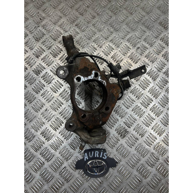 Кулак поворотный левый (цапфа)  Toyota Auris (2006-2012) 4321202170