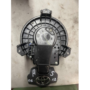 Моторчик печки Toyota Auris (2006-2012) 3pin AV272700-8103