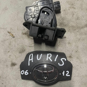 Замок крышки багажника Toyota Auris (2006-2012) 6935002080