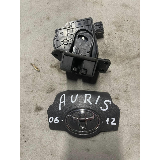 Замок крышки багажника Toyota Auris (2006-2012) 6935002080