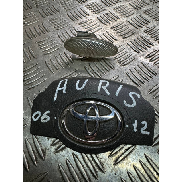Повторитель поворота Toyota Auris (2006-2012) 8173002080