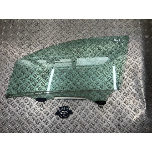 Стекло двери переднее левое Toyota Auris (2006-2012)  6810202230