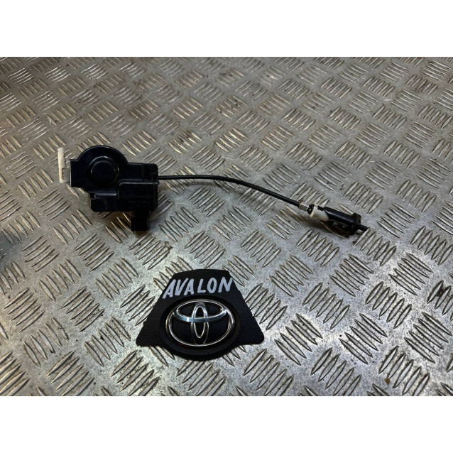 Замок лючка бензобака Toyota Avalon (2005-2012) 77050AC020