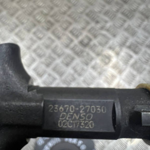 Форсунка топливная Toyota Avensis Verso 2,0 (2001-2005) 2367027030*дизель