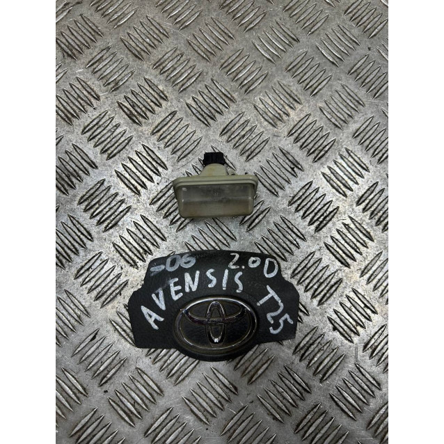 Фонарь подсветка номера Toyota Avensis T25 (2003-2009) 8127005040