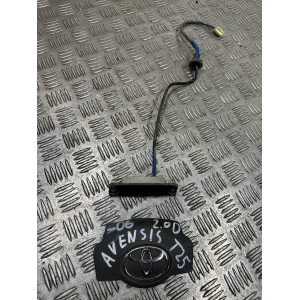 Ручка крышки стекла багажника Toyota Avensis T25 (2003-2006) 8484020010