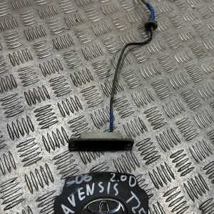 Ручка крышки стекла багажника Toyota Avensis T25 (2003-2006) 8484020010