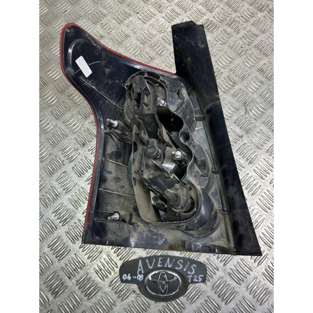 Фонарь правый Toyota Avensis T25 (2003-2009) 8155105180 8155105182