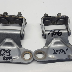 Петля багажника Toyota Avensis T25 (2003-2009) 6880105020