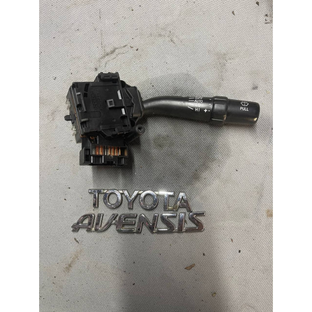 Переключатель подрулевой правый Toyota Avensis T25 (2003-2009) 8465205140