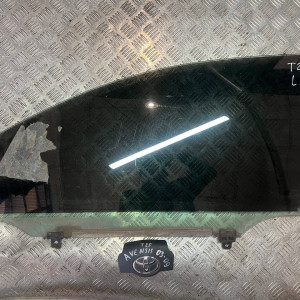 Стекло двери переднее левое Toyota Avensis T25 (2003-2009) 6810205030
