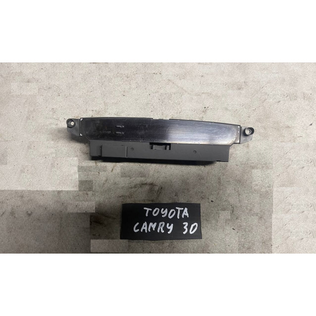 Магнитола мультимедиа часы Toyota Camry 30 (2001-2006) 8391033070